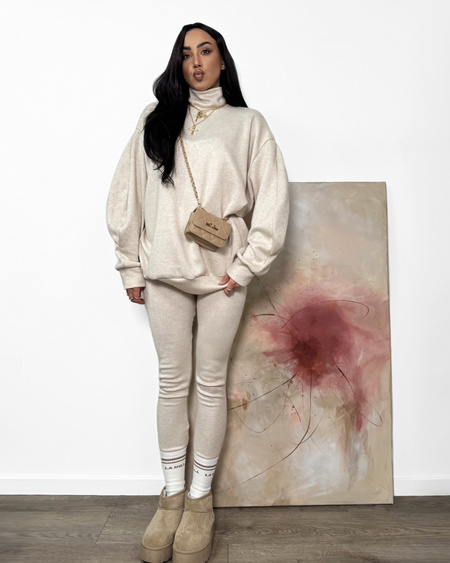 Komplet sweterkowy z golfem LaMilla beż